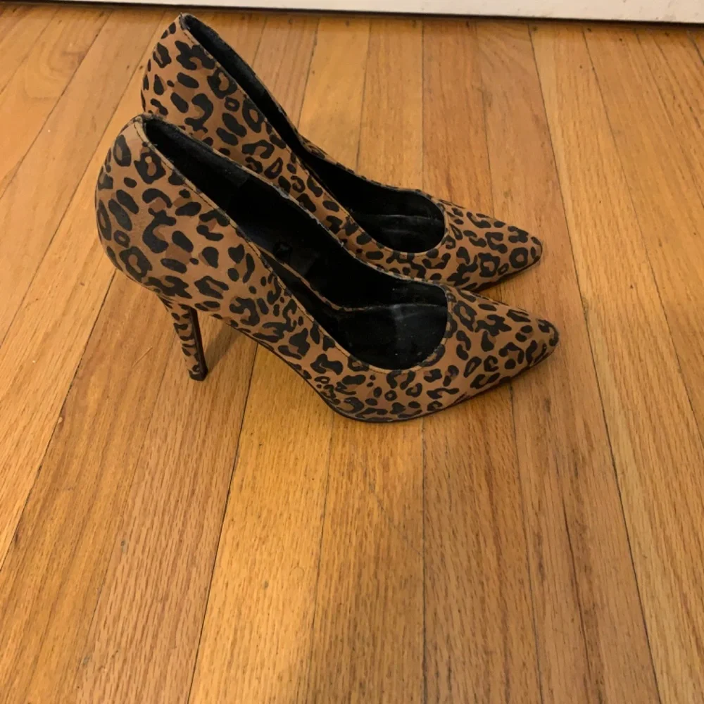 Beautiful Leopard Heels - Picture 2 of 4